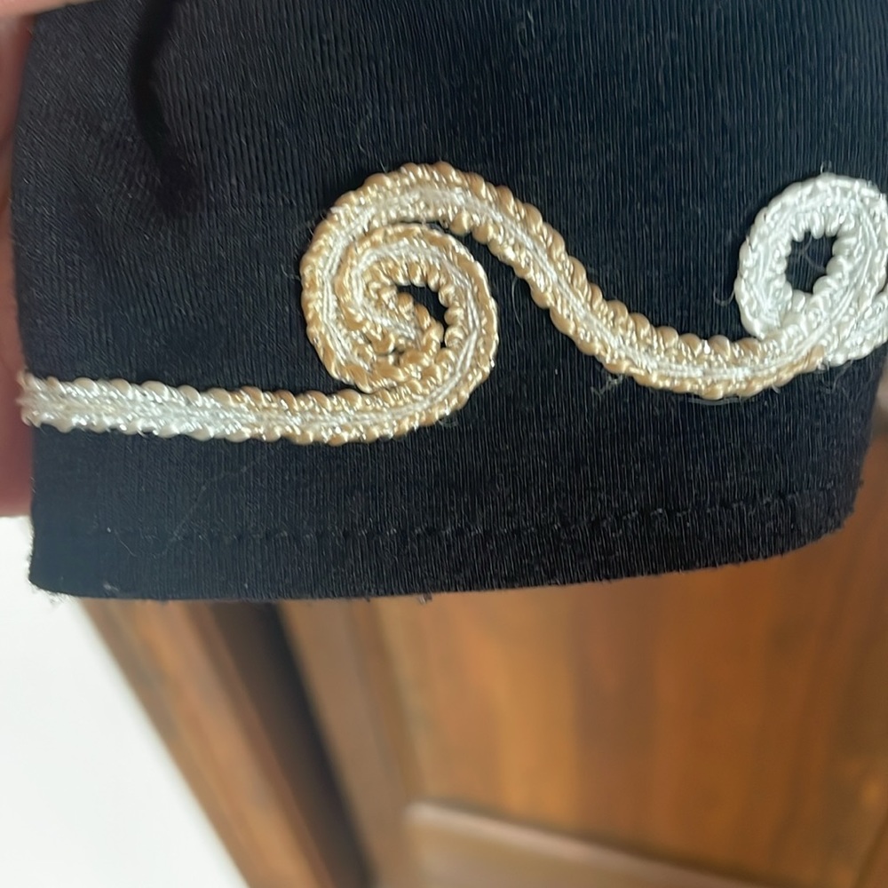 Carole Little. Plus Size 2X. Black Top with White Shiny Embroidered Designs - Picture 14 of 16